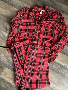 Victoria's Secret Red and Black Plaid Pajama Set